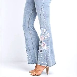 Womans Venus embroidered flare jeans